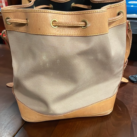 Dooney & Bourke bucket bag - Picture 3 of 6